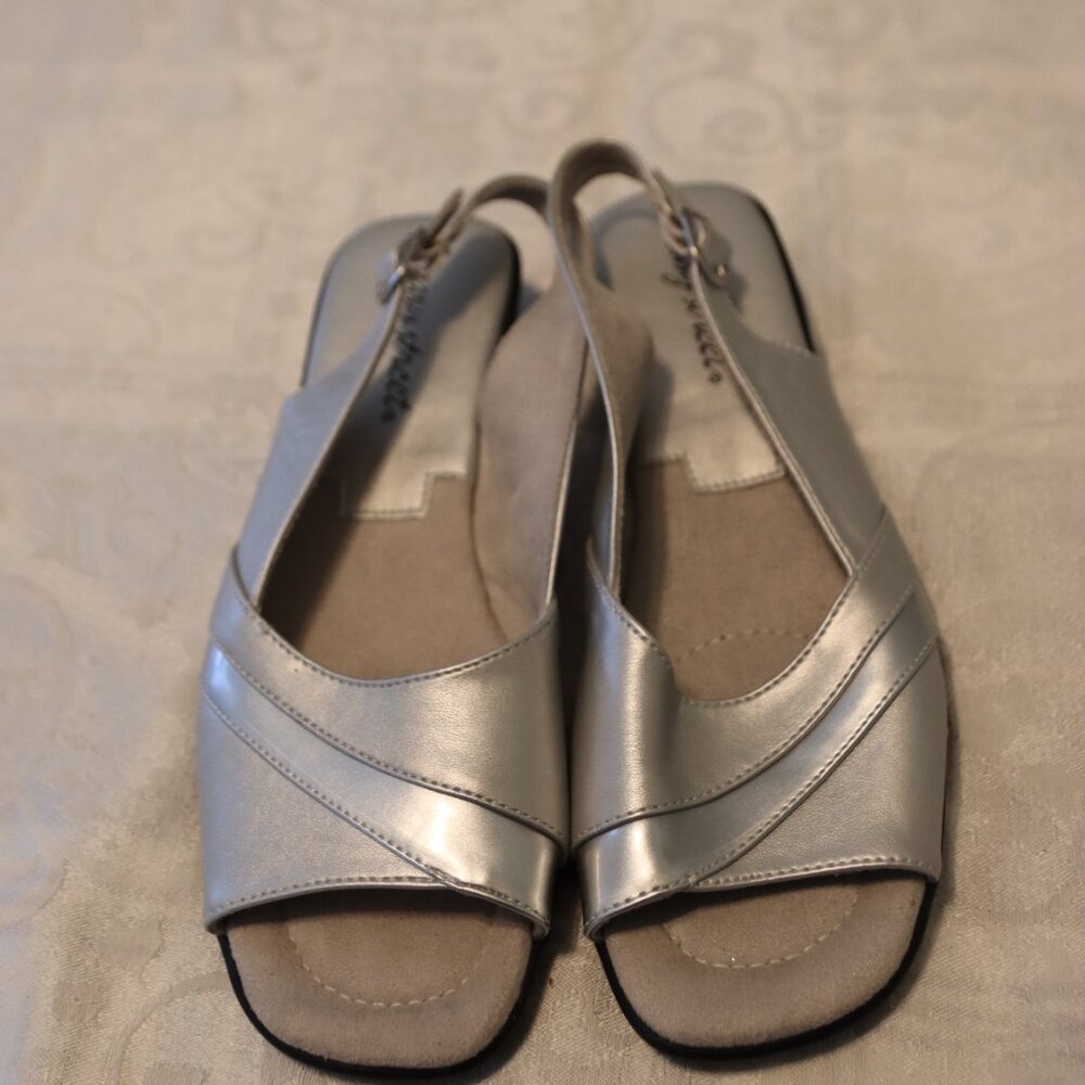 Easy Spirit Silver Metallic Open Toe Slingback Sandal Size 9.5 Low Block Heel